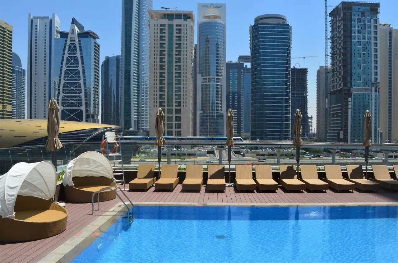 Millennium Place Dubai Marina 4*,